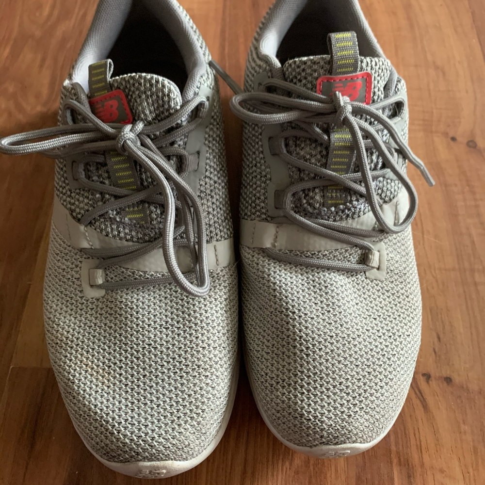 New balance tennis shoes